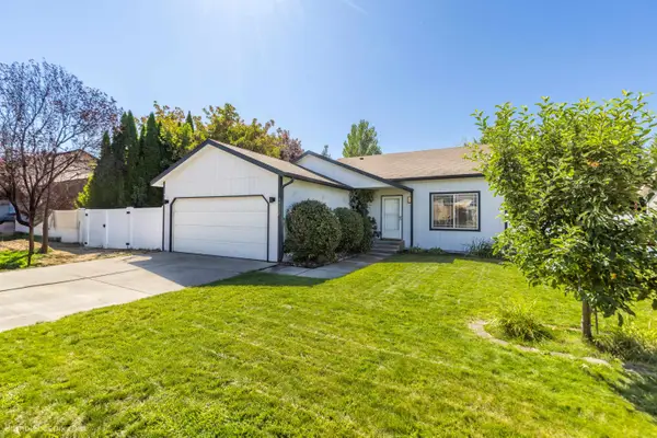 19322 E Flat Rock River Ln, Greenacres, WA 99016-8406