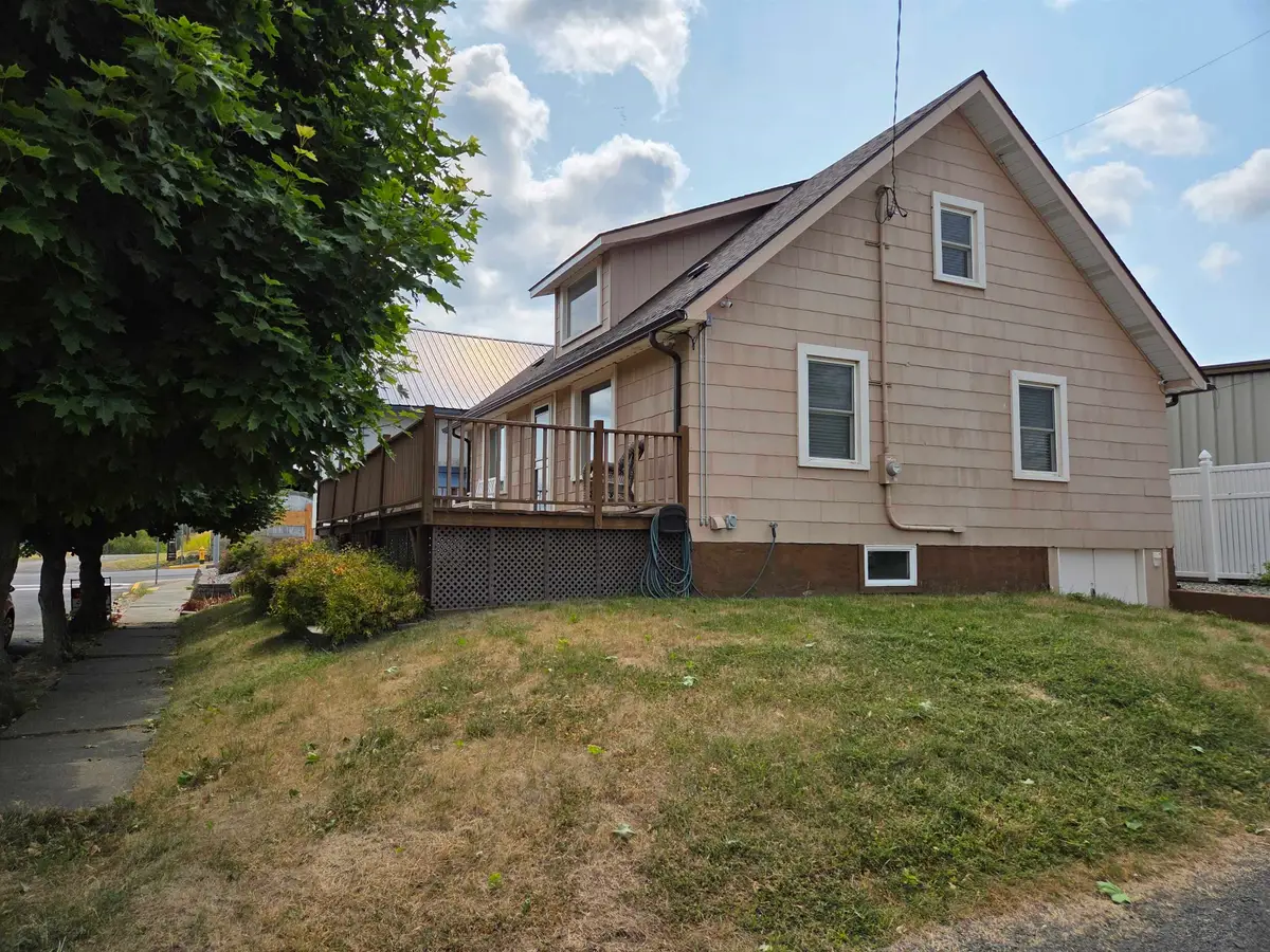 110 W Connell St, Tekoa, WA 99033 - Image #1