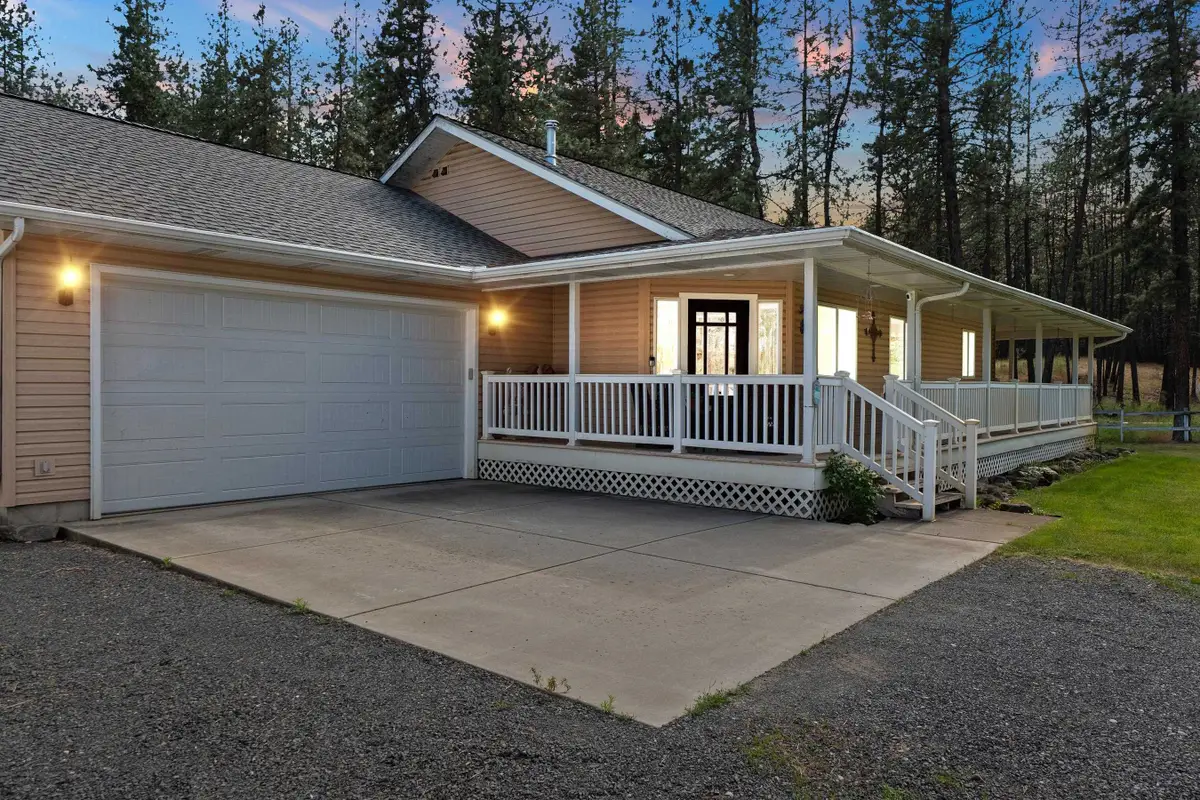 7905 W Seven Mile Rd, Nine Mile Falls, WA 99026 - Image #1