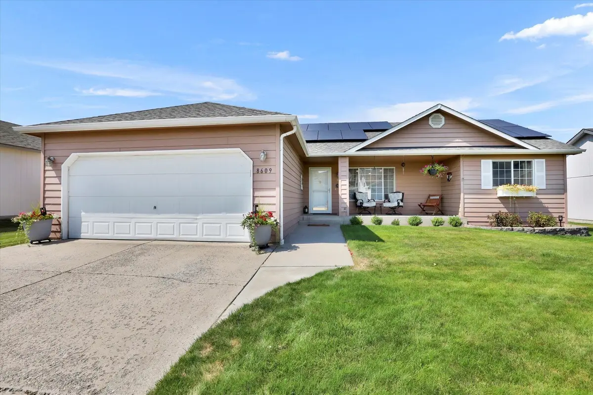 8609 E Bull Pine Ln, Spokane, WA 99217 - Image #1