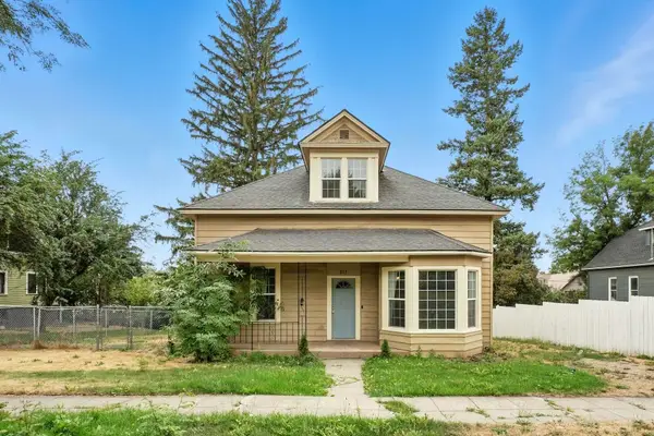 217 S Broadway St, Tekoa, WA 99033