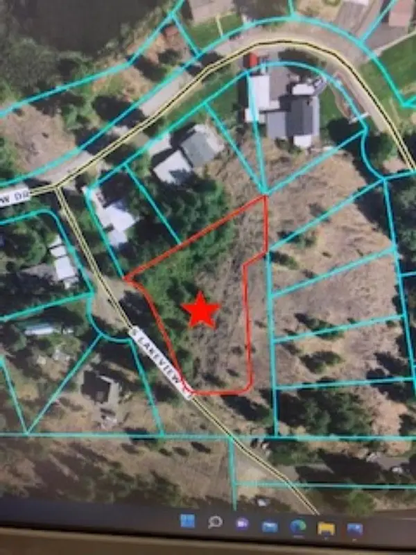 11211 S Lakeview Ct, Medical Lake, WA 99022-9541