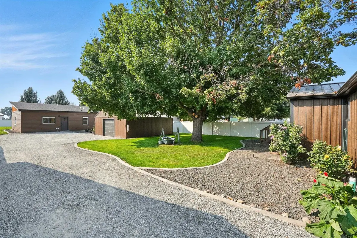 5325 N Vincent Rd, Newman Lake, WA 99025 - Image #1