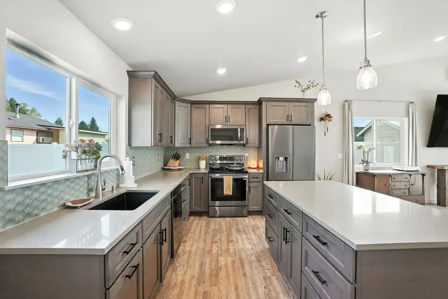 5325 N Vincent Rd, Newman Lake, WA 99025 - Image #2