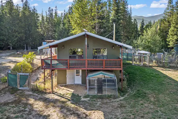 461 Beaver Creek Ln, Metaline, WA 99152