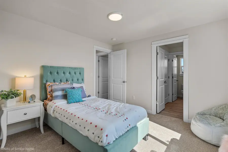 302 N Viewmont Ct, Greenacres, WA 99016 - Image #2