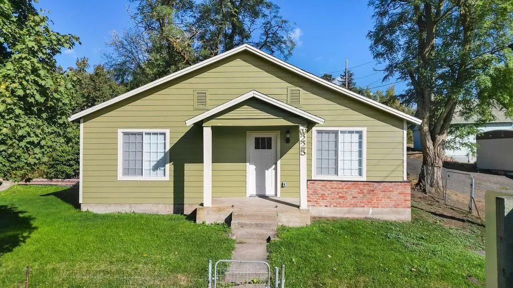 231 W Poplar St, Tekoa, WA 99033 - Image #1