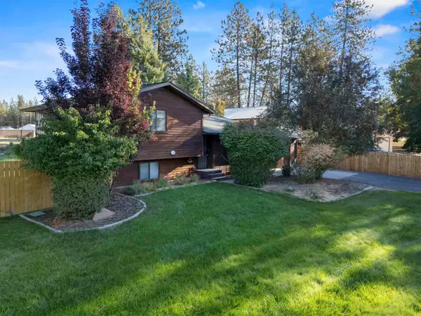 10946 W Sagewood Rd, Nine Mile Falls, WA 99026