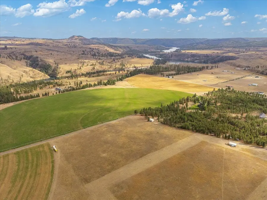 39355 Orchard Rd E, Davenport, WA 99122 - Image #2