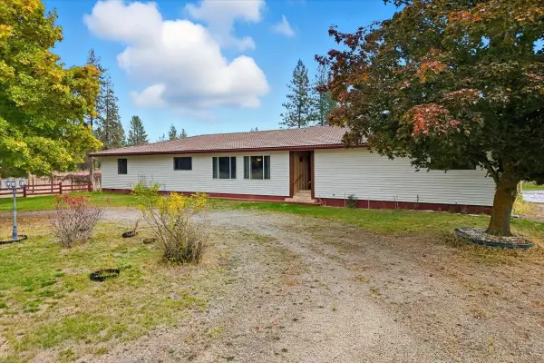 28 Enzyme Ln, Kettle Falls, WA 99141