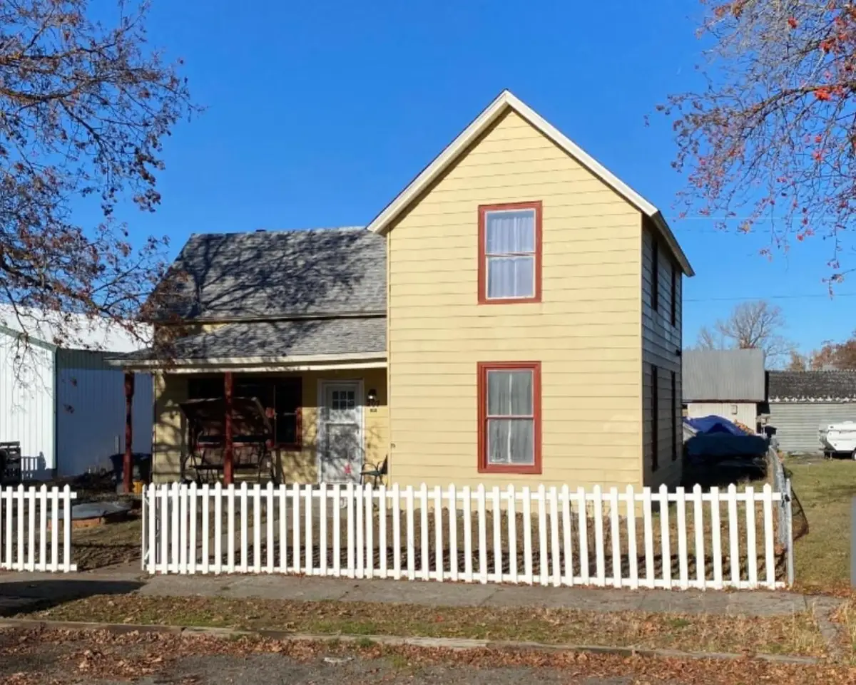 207 W Main St, Harrington, WA 99134 - Image #1