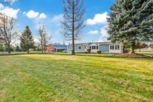 21905 N Chronicle Ln, Chattaroy, WA 99003