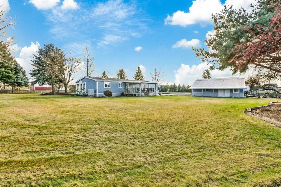 21905 N Chronicle Ln, Chattaroy, WA 99003 - Image #2