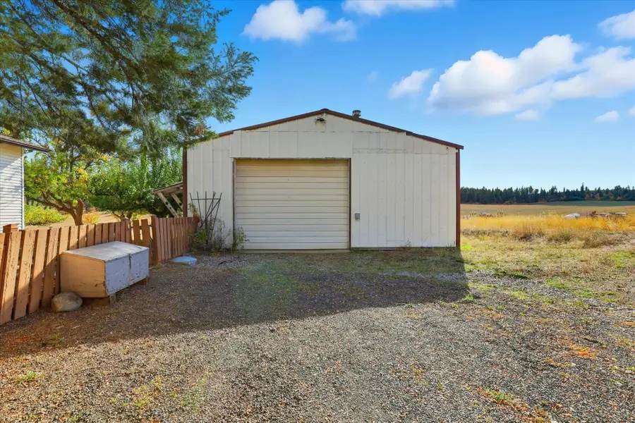 8920 E Schwachtgen Branch Rd, Chattaroy, WA 99003 - Image #2