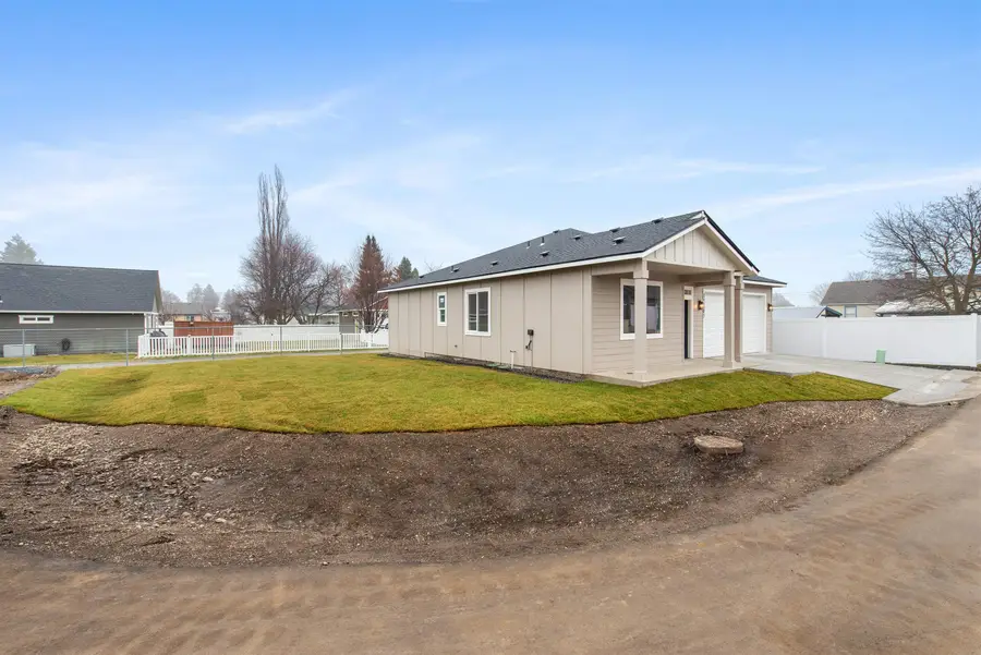 17807 E 3rd Ln, Spokane Valley, WA 99016 - Image #2