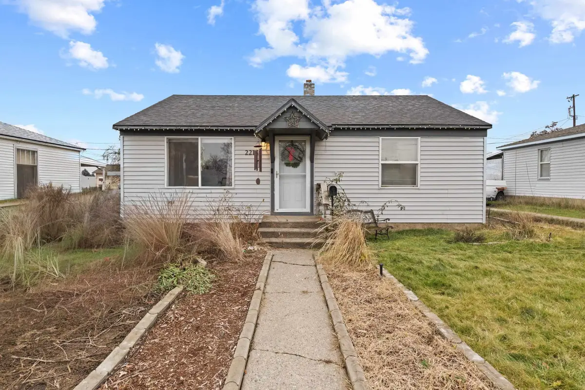 2214 E Rockwell Ave, Spokane, WA 99207 - Image #1