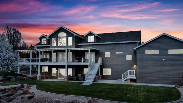 6625 N Long Lake Dr, Nine Mile Falls, WA 99026