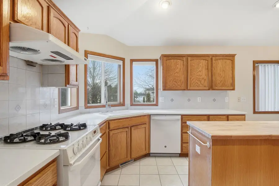 2826 W Hawthorne Rd, Spokane, WA 99208 - Image #3