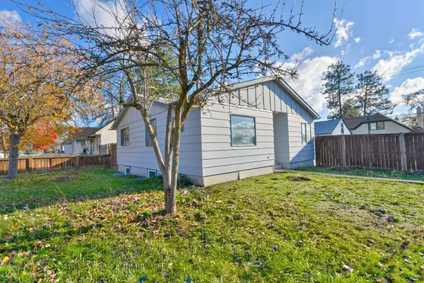 2912 N Hemlock St, Spokane, WA 99205