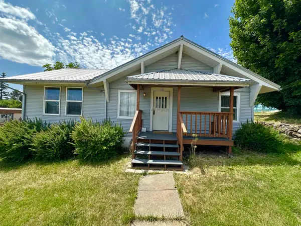 521 N Ramsey St, Tekoa, WA 99033