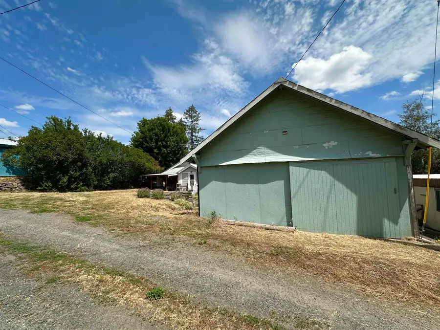 521 N Ramsey St, Tekoa, WA 99033 - Image #2