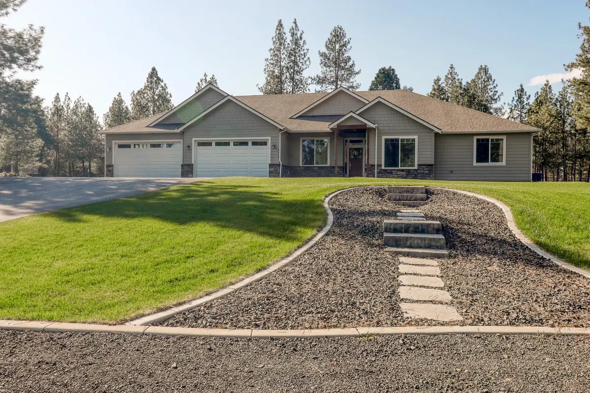 3319 E Elena Ln, Chattaroy, WA 99003 - Image #1