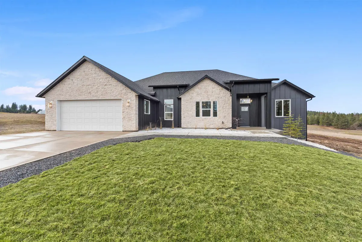 32609 N Elk Chattaroy Rd, Chattaroy, WA 99003 - Image #1