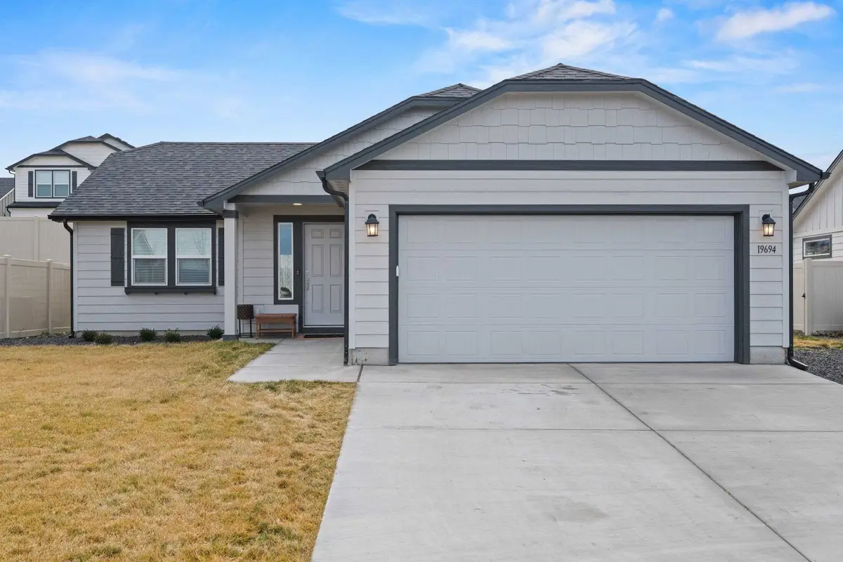 19694 E 3rd Ln, Spokane Valley, WA 99016 - #1