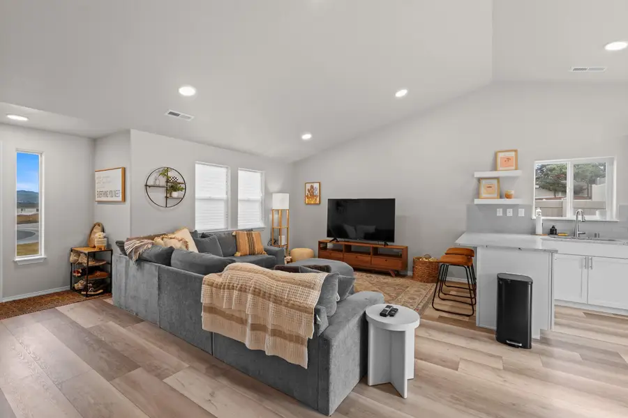 19694 E 3rd Ln, Spokane Valley, WA 99016 - #2