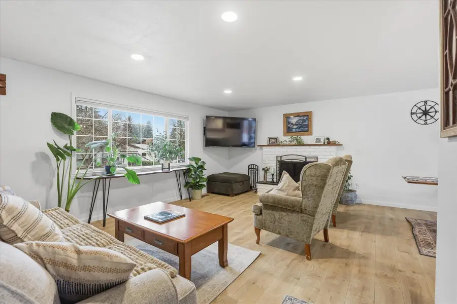 6110 N Cambridge Dr, Spokane, WA 99037 - #3