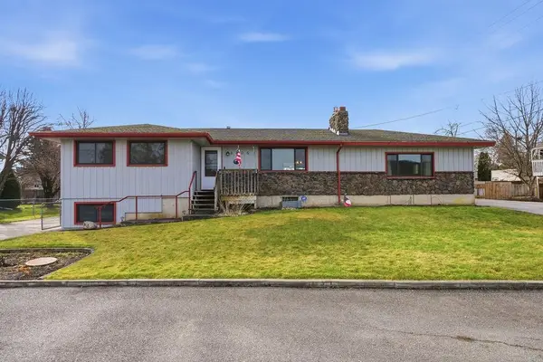 8306 E South Riverway Ave, Millwood, WA 99212