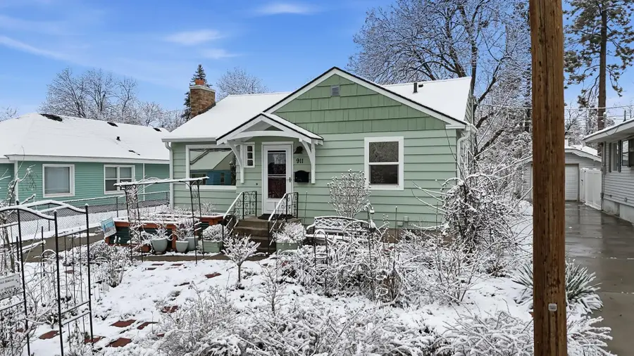 911 E 33rd Ave, Spokane, WA 99203 - #2