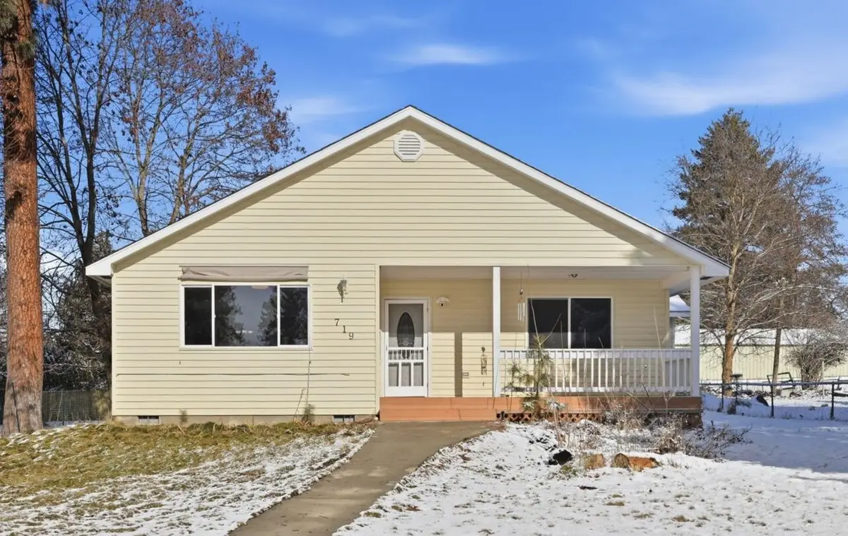 719 E B St, Deer Park, WA 99006 - #1