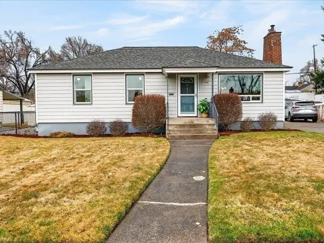 2704 W Hoffman Ave, Spokane, WA 99205 - #1