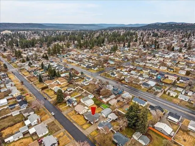 2704 W Hoffman Ave, Spokane, WA 99205 - #3