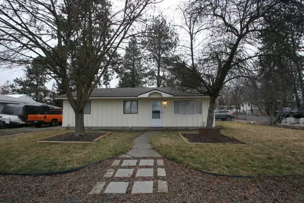 1422 4th St, Cheney, WA 99004