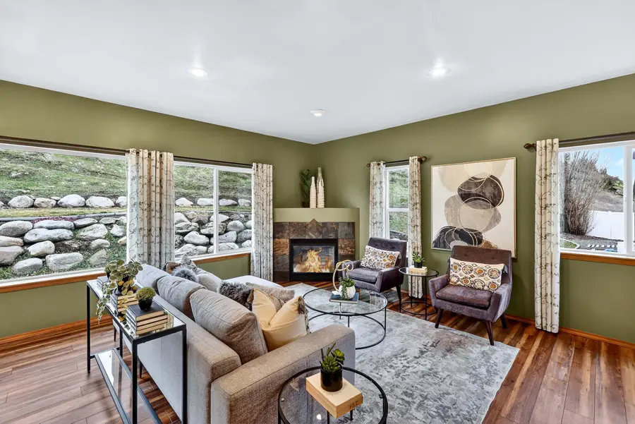 1003 S Henry Rd, Greenacres, WA 99016 - #2