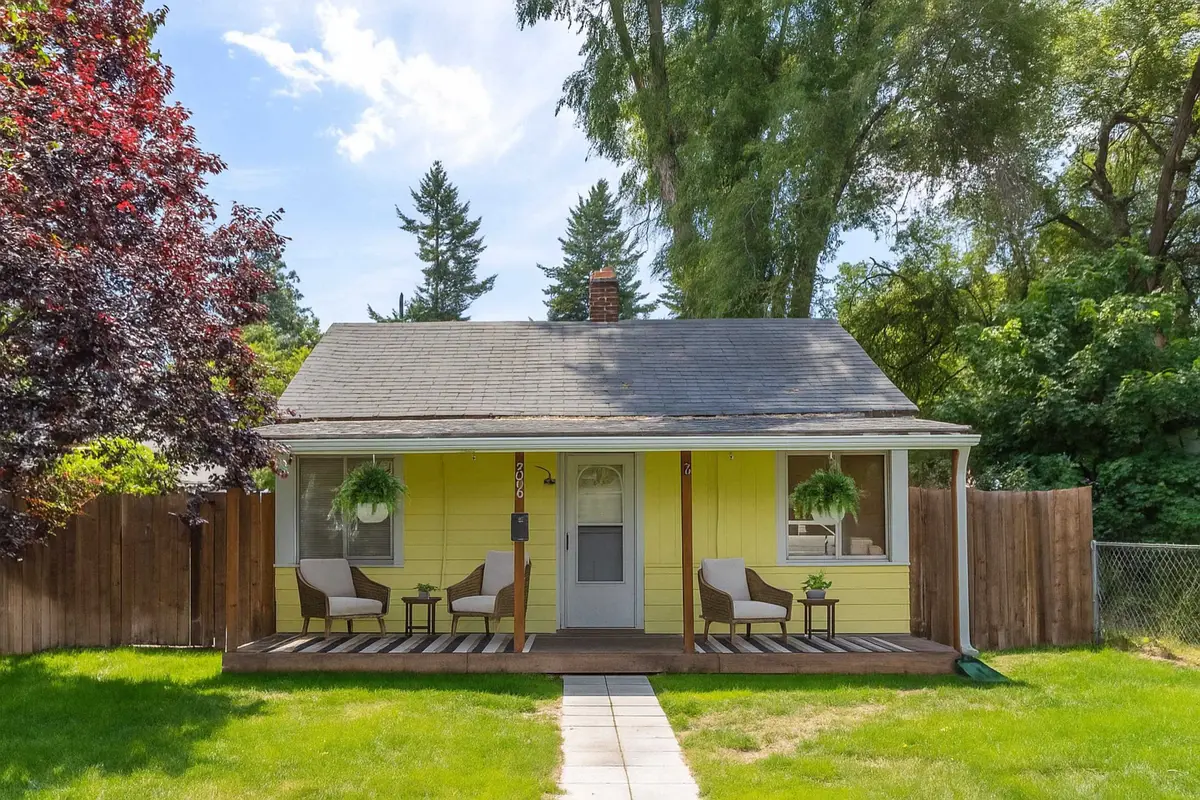 806 E North Ave, Spokane, WA 99207 - #1