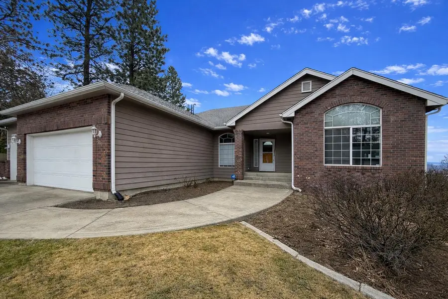 7010 N East Bluff Ct, Spokane, WA 99218 - #2