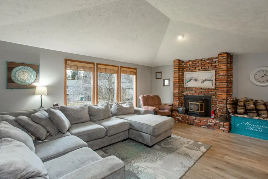 10620 N College Place Dr, Spokane, WA 99218 - #3