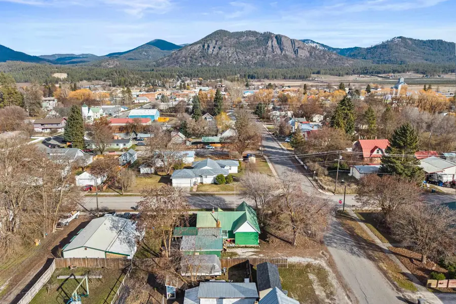 108 S Stevens St, Chewelah, WA 99109 - #2