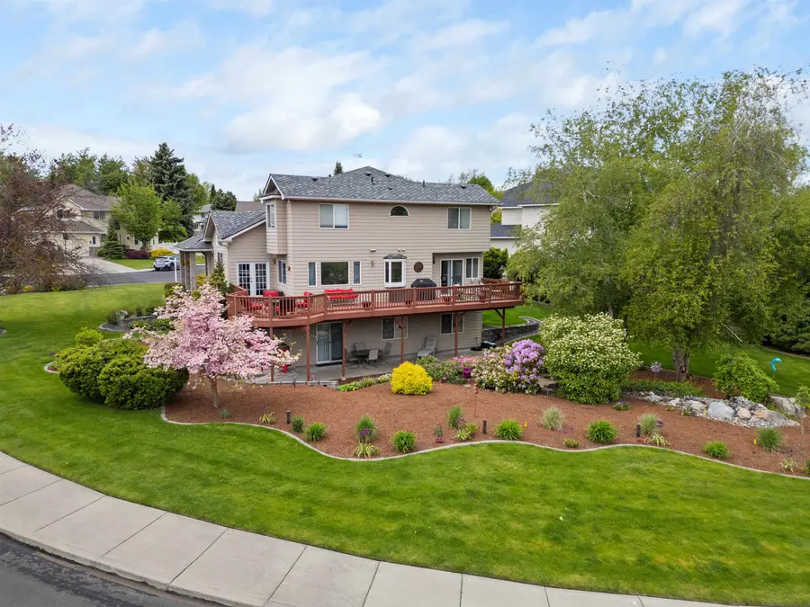 9019 N Rossmoor Ct, Spokane, WA 99208 - #2