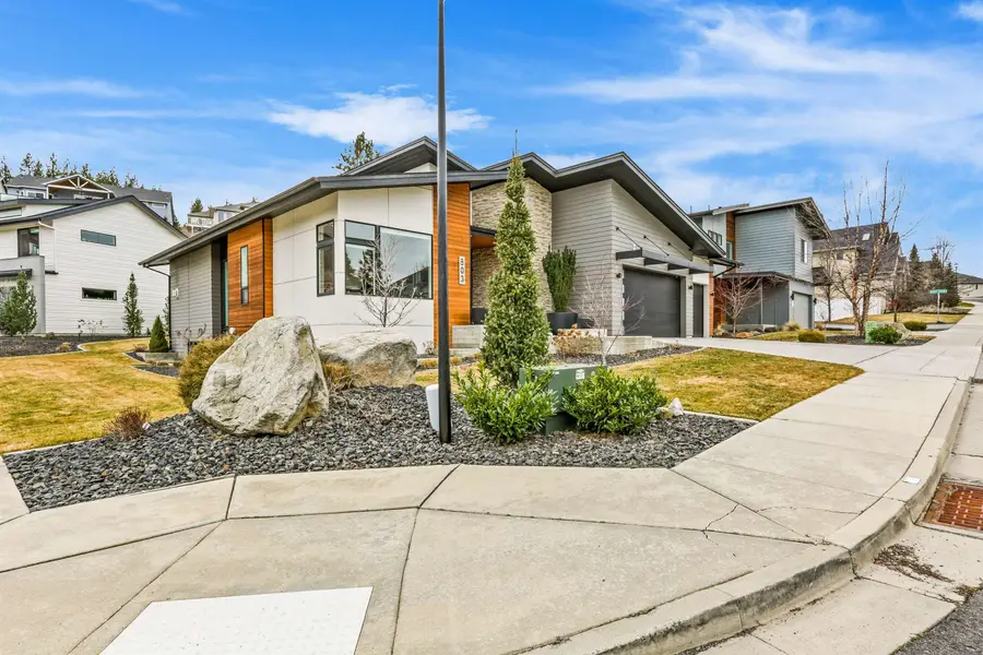 803 W Willapa Ave, Spokane, WA 99224 - #2