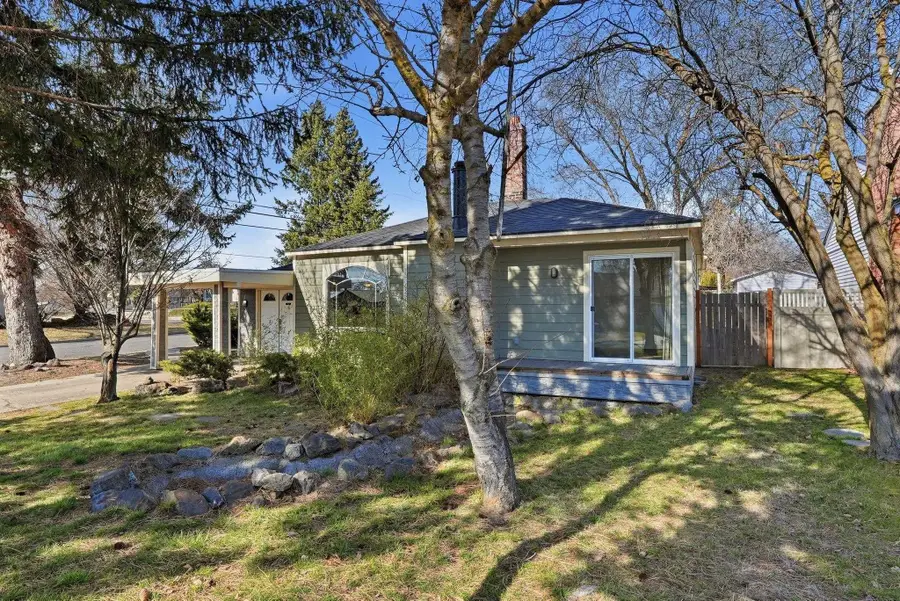 1328 W Gordon Ave, Spokane, WA 99205 - #2