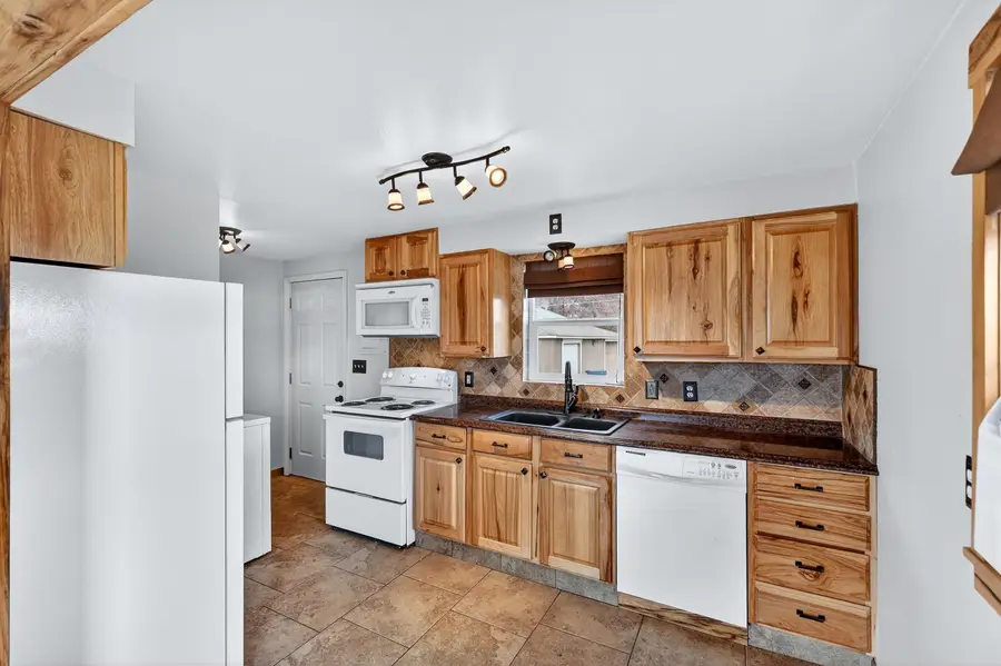 1517 E Sanson Ave, Spokane, WA 99207 - #2