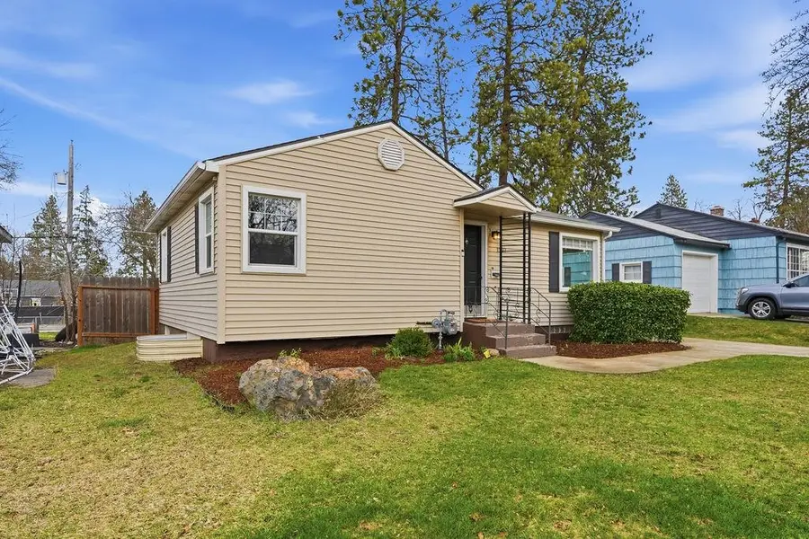 1227 E 40th Ave, Spokane, WA 99203 - #3