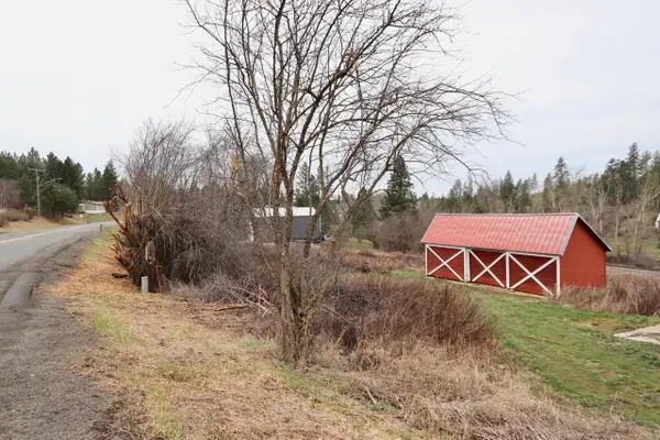 429 NE Stringham Rd, Rockford, WA 99030