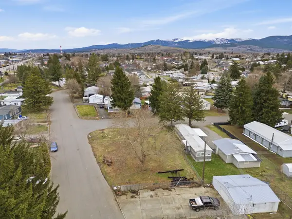 112 S Bell St, Greenacres, WA 99016