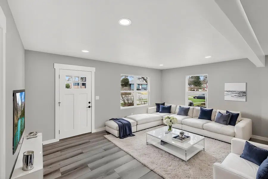 915 E 34th Ave, Spokane, WA 99203 - #3