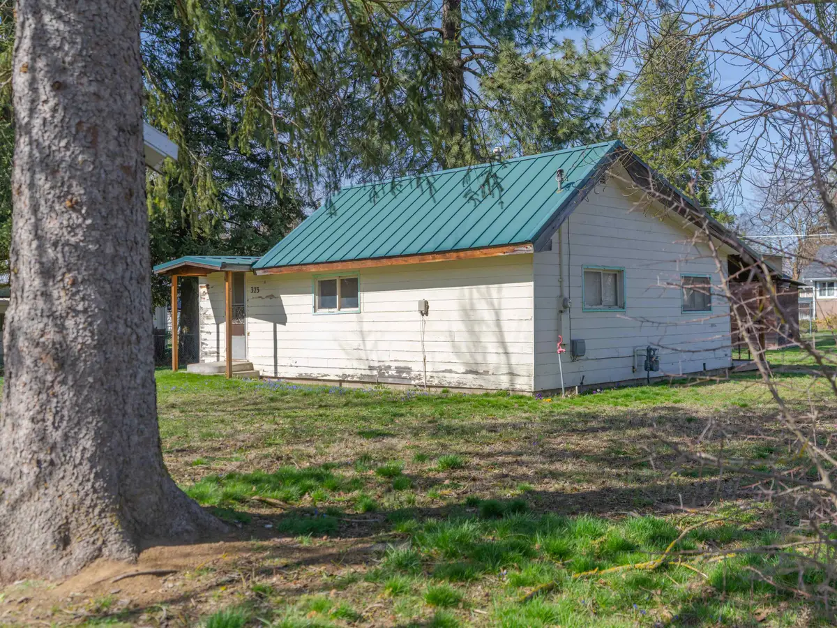 323 E D St, Deer Park, WA 99006 - #1